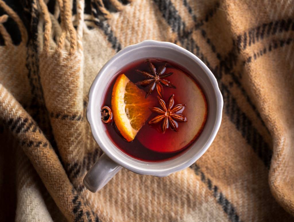 De gengibre a abacaxi: 7 receitas de vinho quente para sua Festa Junina