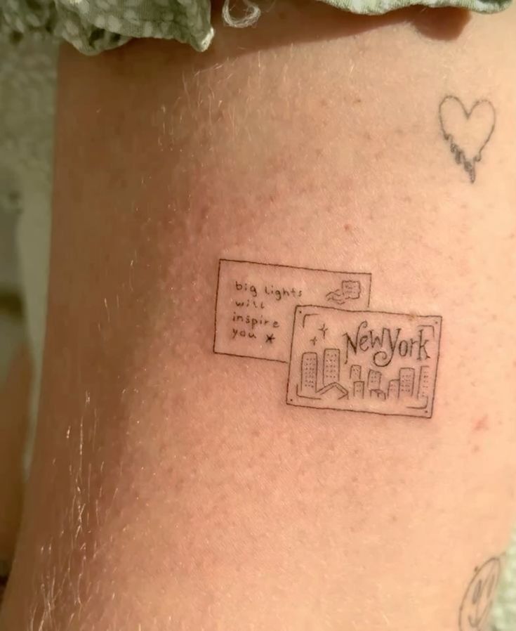 Tatuagem de cart&atilde;o-postal de Nova York, uma homenagem criativa &agrave; cidade que inspira
