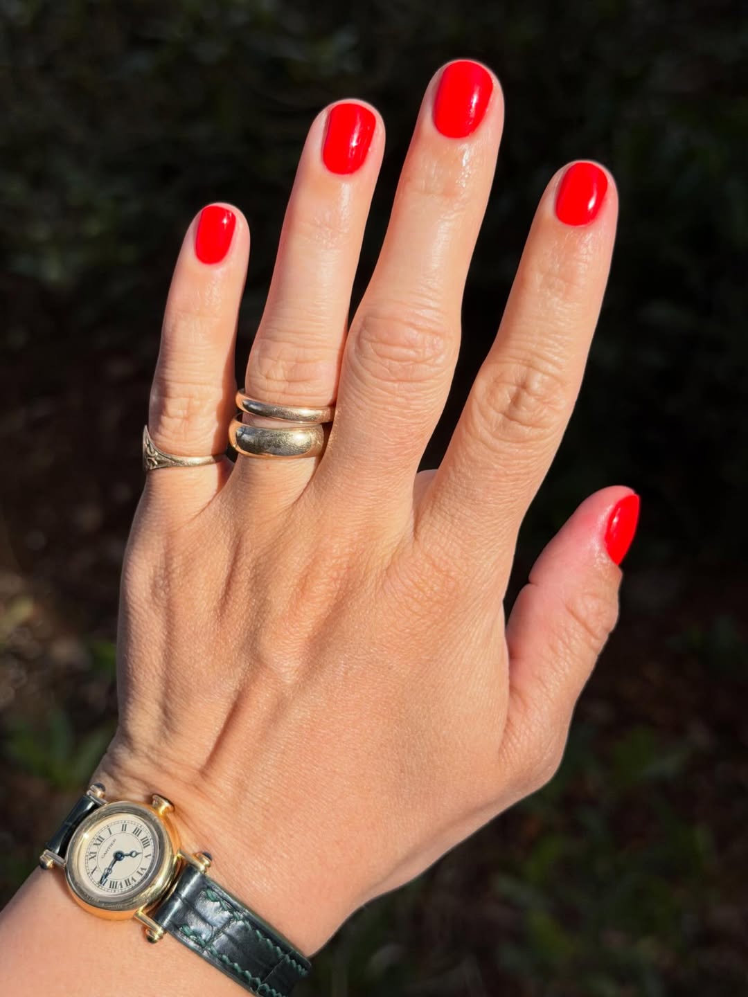 Unhas neon: cores fortes para arrasar no look