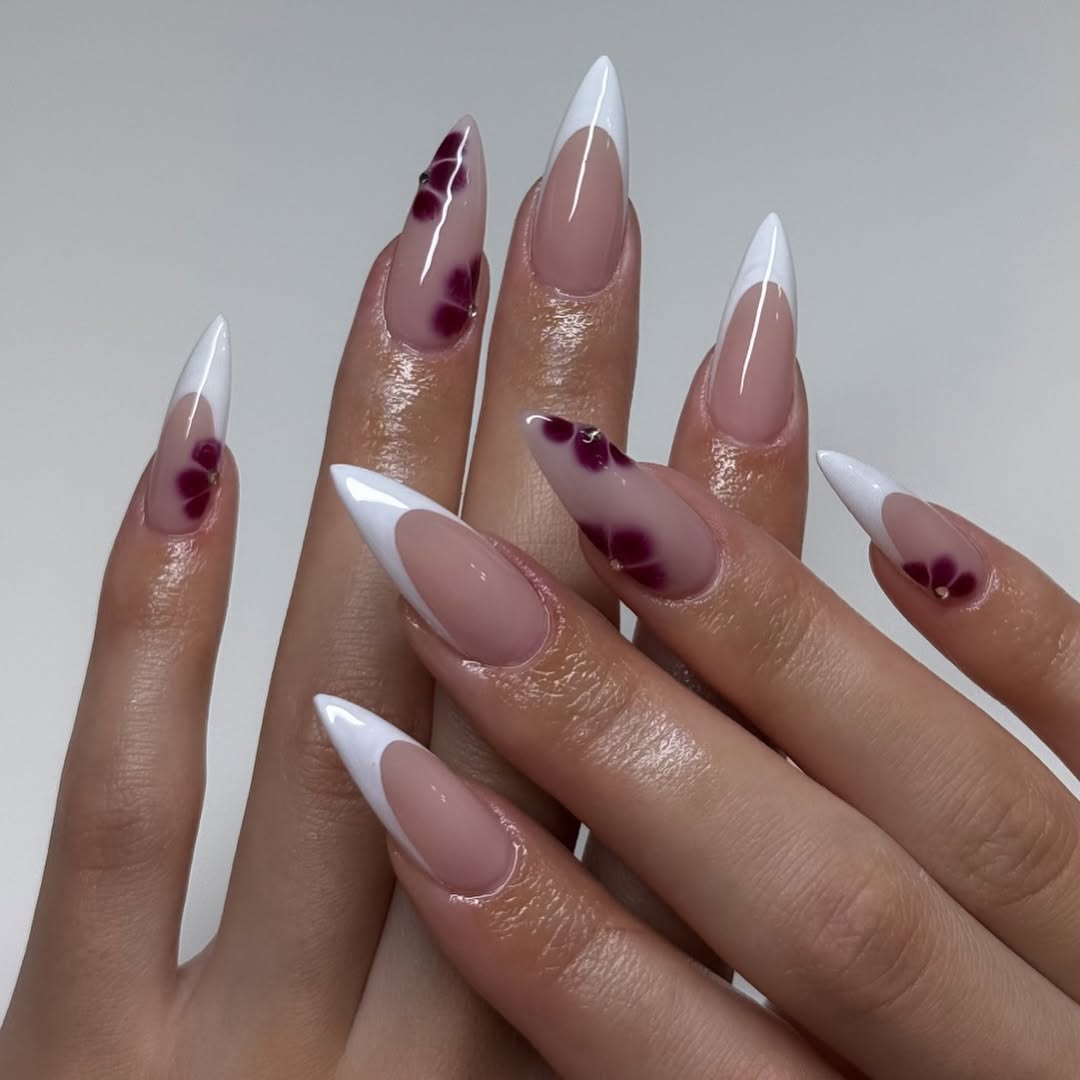 Francesinha stiletto com flores bord&ocirc;