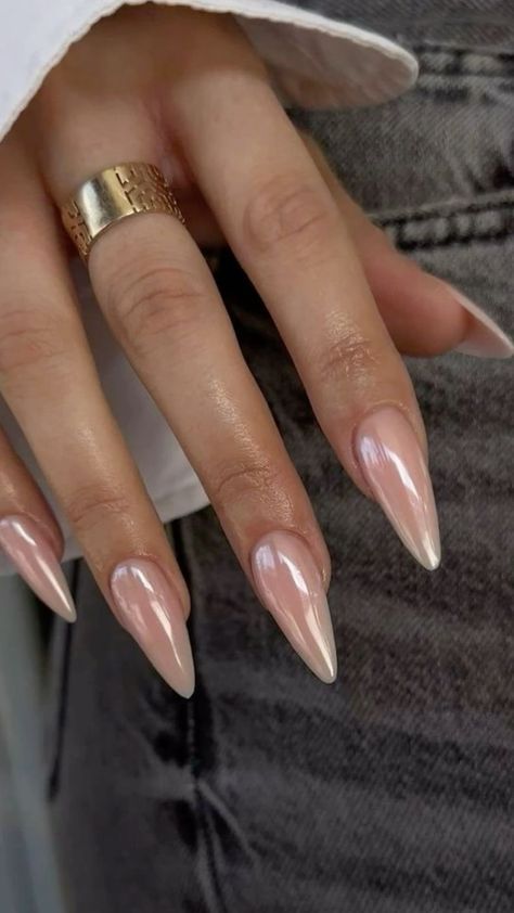 Unhas stiletto metalizadas ros&ecirc; efeito espelho
