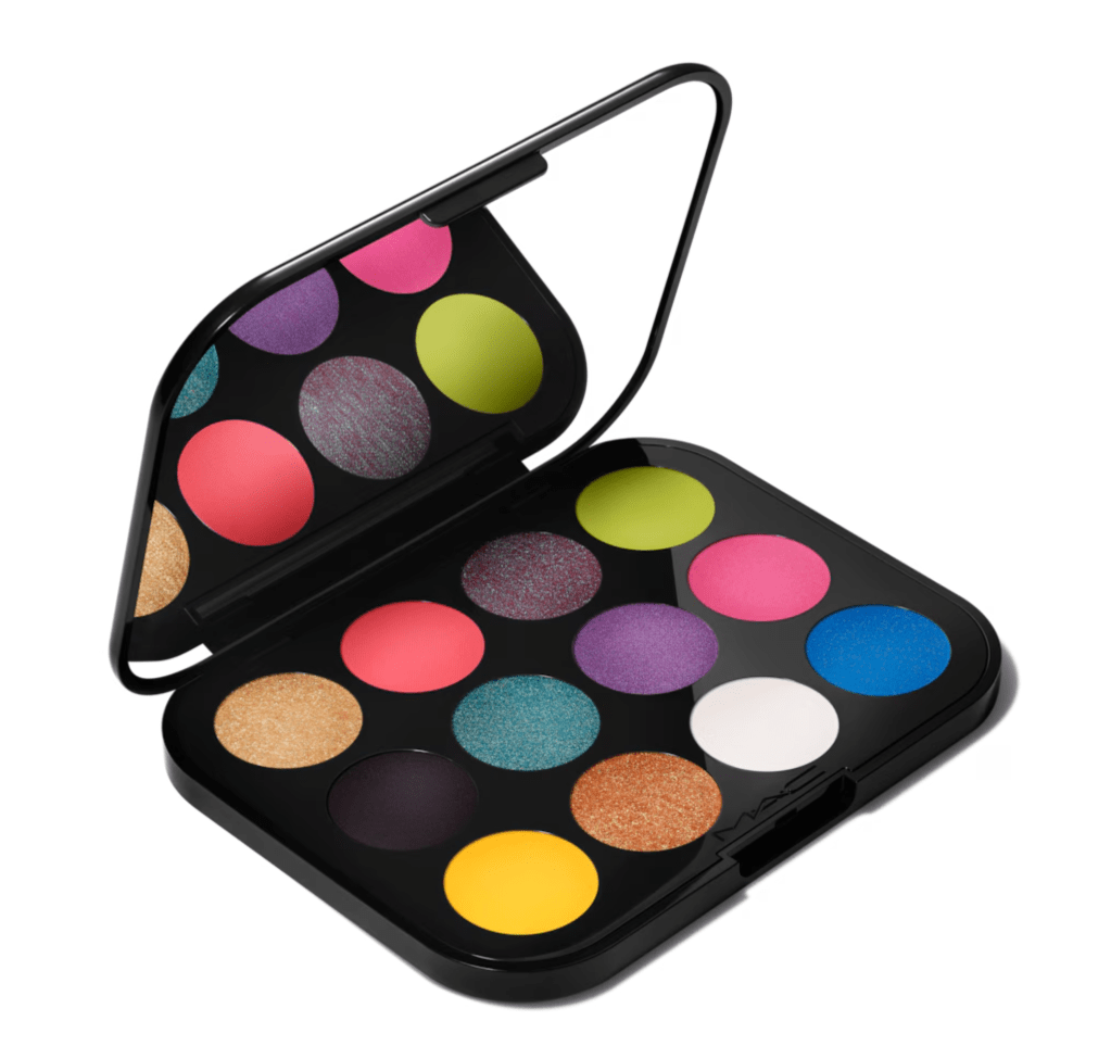 Paleta de maquiagem preta aberta com 12 sombras coloridas em formato circular, incluindo tons vibrantes como rosa, azul, amarelo, verde-lim&atilde;o, roxo e dourado, al&eacute;m de um espelho na tampa