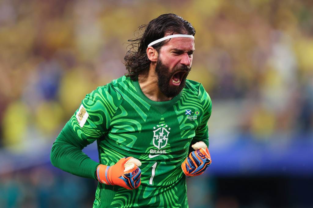 Por que o rosto de Alisson fica vermelho? Entenda a rosácea do goleiro