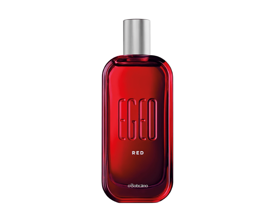 Frasco retangular de perfume Egeo Red do Botic&aacute;rio, em vidro vermelho transl&uacute;cido com tampa prateada. O nome EGEO est&aacute; em relevo vertical no centro, e RED abaixo, em letras menores. O logo o Botic&aacute;rio aparece na base