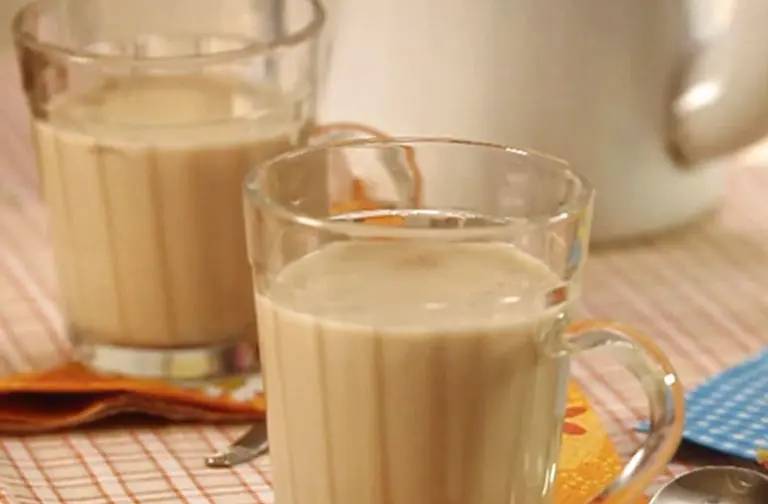 Chá de amendoim em 15 minutos: receita fácil e cremosa para aquecer