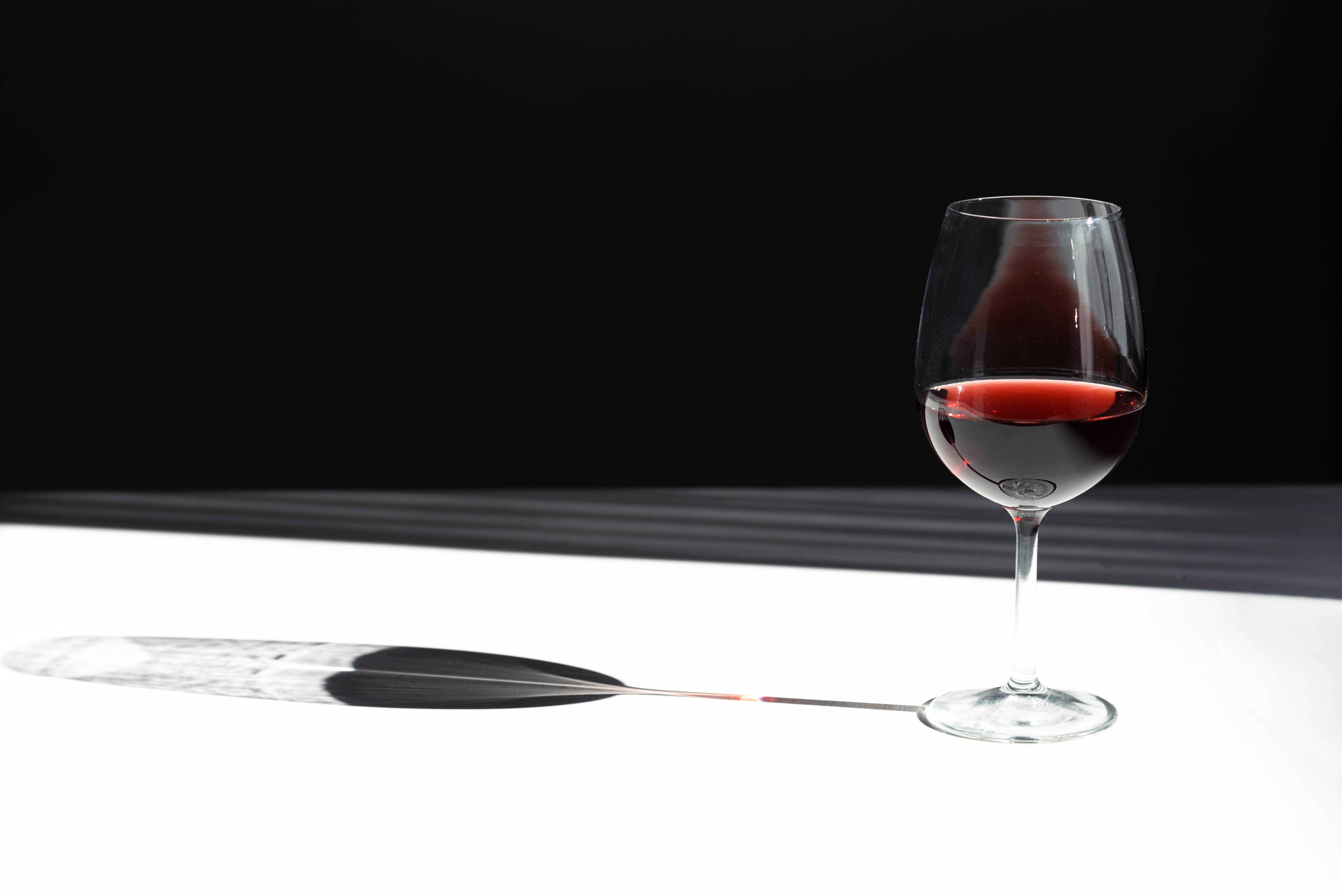 Vinhos afrodisíacos para o inverno: rótulos que exploram especiarias, textura e intensidade