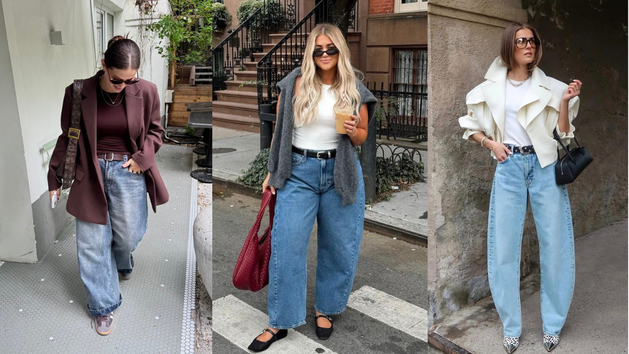 Três mulheres exibem calças jeans largas em diferentes estilos. A primeira veste blazer vinho, camiseta bordô e tênis prateado. A segunda usa blusa branca, suéter cinza nos ombros, sapatilhas pretas e bolsa vermelha. A terceira combina jaqueta branca, camiseta branca, óculos e sapatos de oncinha