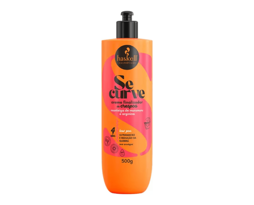 Frasco laranja de creme finalizador Haskell Se Curve para cabelos crespos, com tampa preta de pump. O r&oacute;tulo rosa e laranja informa manteiga de murumuru e arginina, low poo, ultramaciez e redu&ccedil;&atilde;o da quebra, sem enx&aacute;gue e 500g
