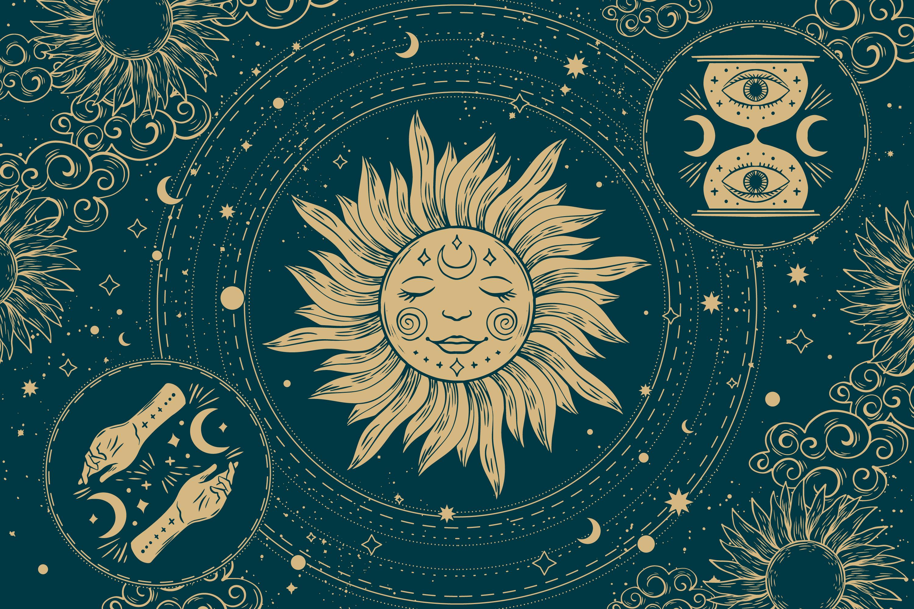 Ilustração mística em tons de azul escuro e dourado, com um sol central de rosto sereno, rodeado por estrelas e luas crescentes. Há um círculo com uma ampulheta e olhos, e outro com mãos e símbolos celestiais. Nuvens e sóis menores preenchem o fundo