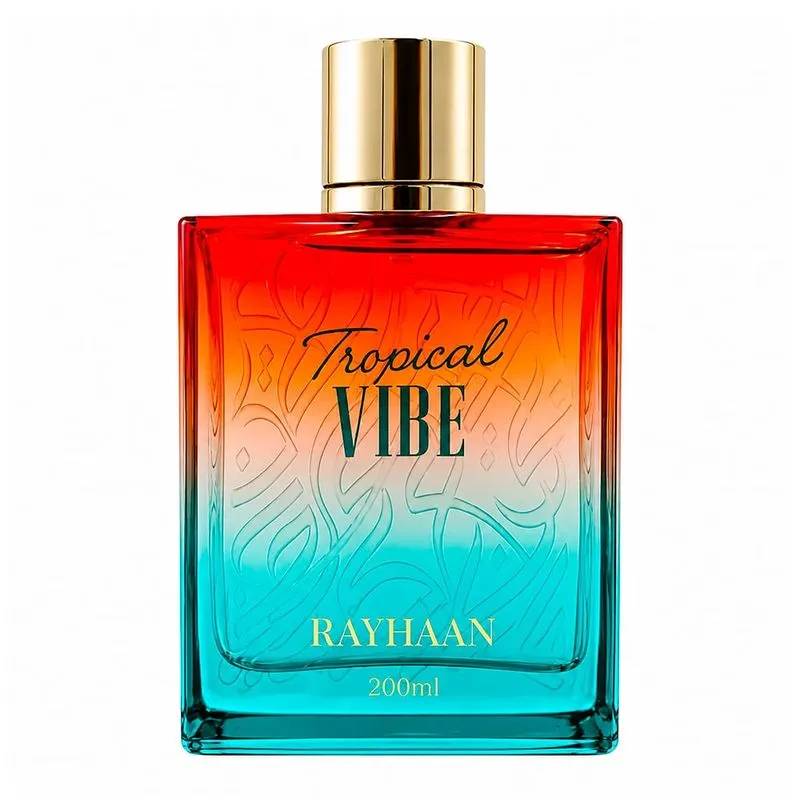 Frasco de perfume retangular com tampa dourada, degrad&ecirc; de cores vibrantes do vermelho ao laranja e azul-turquesa. O nome Tropical VIBE est&aacute; em destaque, com RAYHAAN e 200ml abaixo, sobre um fundo com padr&otilde;es abstratos em relevo