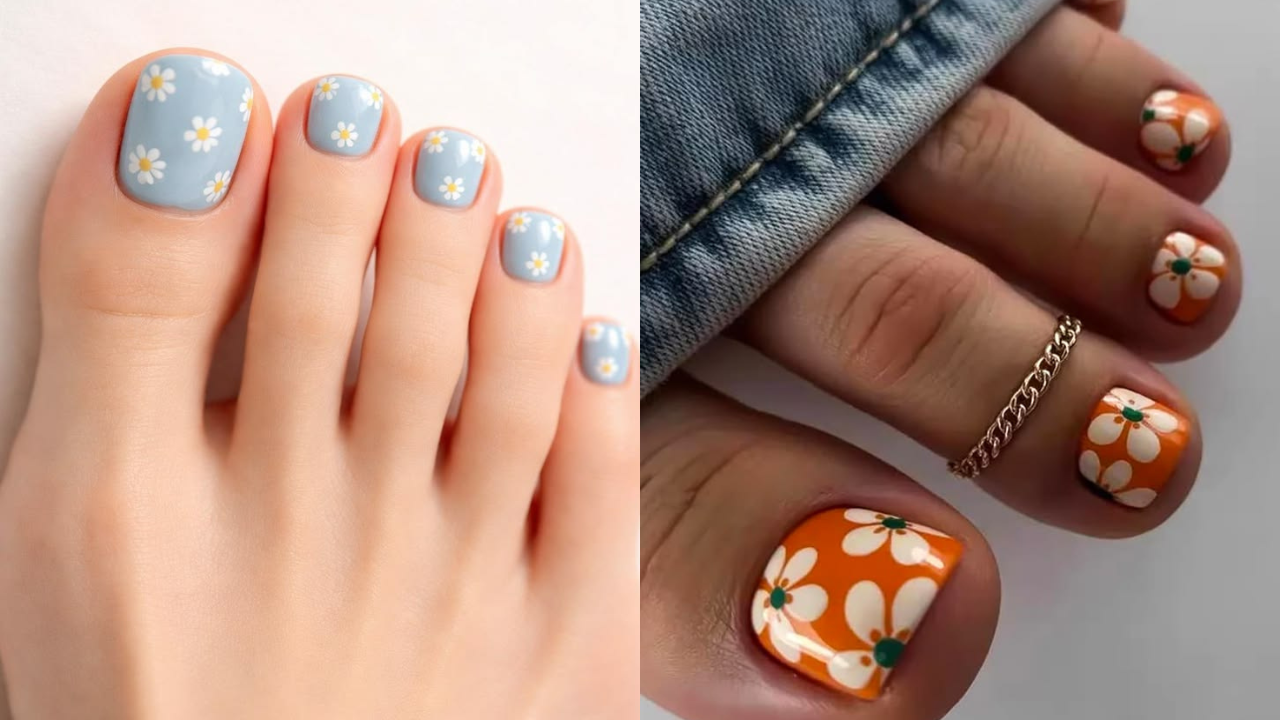 Dois pés com unhas decoradas. À esquerda, unhas azuis claras com pequenas margaridas brancas. À direita, unhas laranjas com margaridas brancas e um anel de corrente dourado no segundo dedo