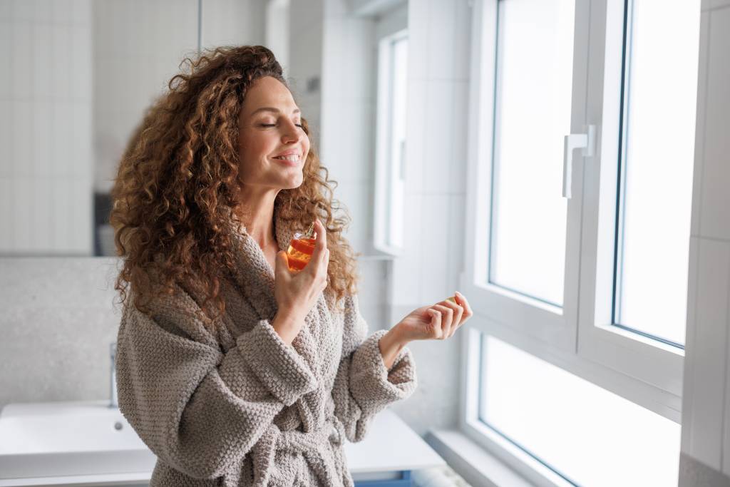 20 perfumes que têm cheiro de sol mesmo nos dias mais frios