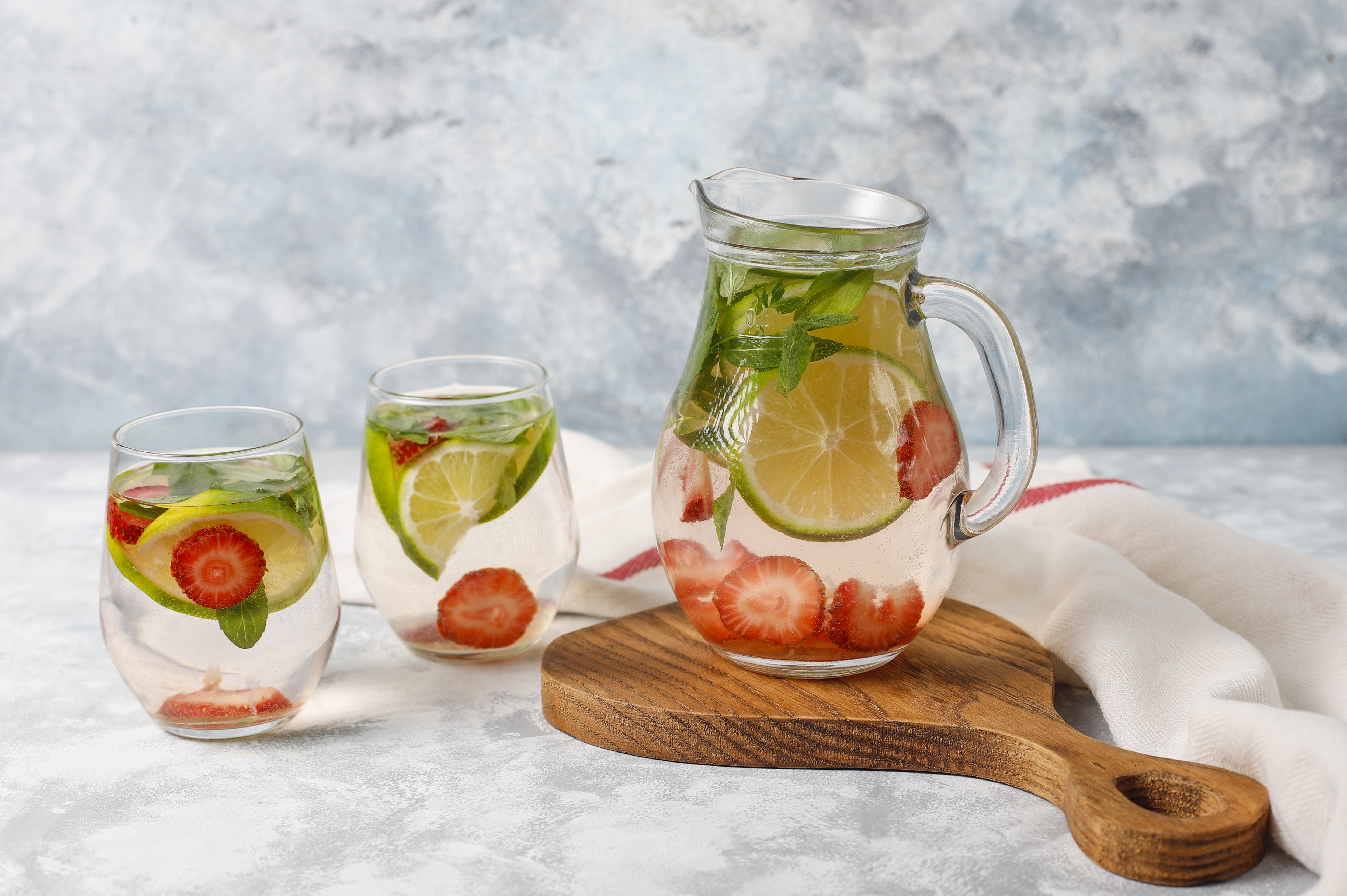 Águas infusionadas: 6 receitas refrescantes para fortalecer a imunidade e variar a hidratação