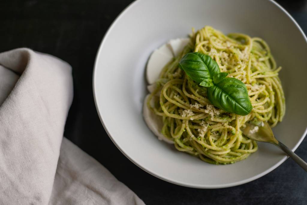 como-fazer-molho-pesto